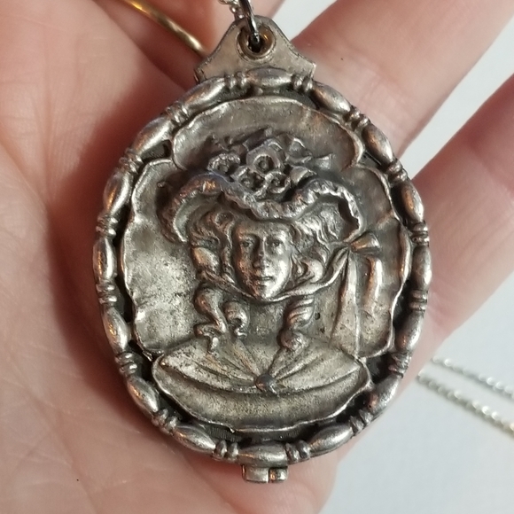 relisted -Vintage slide locket necklace Victorian lady silver tone - Picture 14 of 17